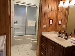 Gunflint Lodge & Outfitters