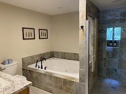 Gunflint Lodge & Outfitters