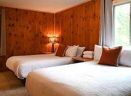 Gunflint Lodge & Outfitters