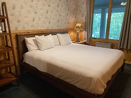 Gunflint Lodge & Outfitters