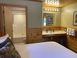 Gunflint Lodge & Outfitters