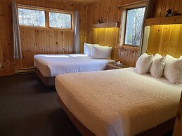 Gunflint Lodge & Outfitters