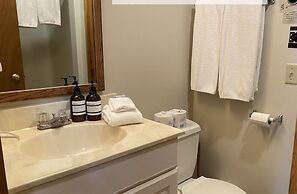 Gunflint Lodge & Outfitters