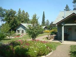 Gunflint Lodge & Outfitters