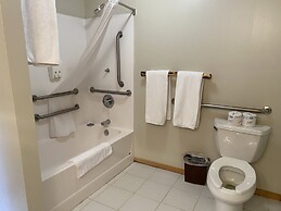 Gunflint Lodge & Outfitters