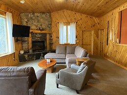 Gunflint Lodge & Outfitters