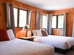 Gunflint Lodge & Outfitters