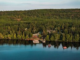 Gunflint Lodge & Outfitters