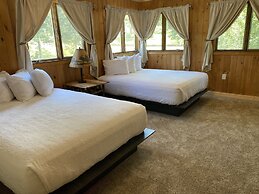 Gunflint Lodge & Outfitters