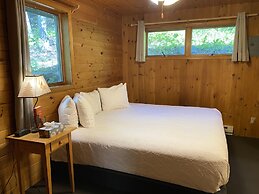 Gunflint Lodge & Outfitters