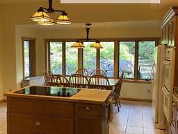 Gunflint Lodge & Outfitters