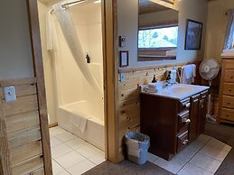 Gunflint Lodge & Outfitters