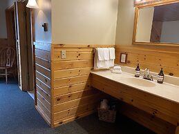 Gunflint Lodge & Outfitters