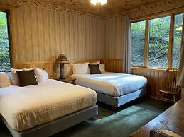 Gunflint Lodge & Outfitters