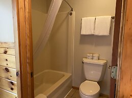 Gunflint Lodge & Outfitters