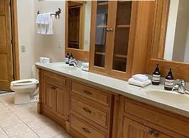 Gunflint Lodge & Outfitters