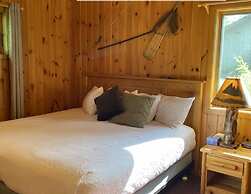 Gunflint Lodge & Outfitters