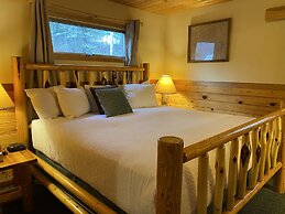 Gunflint Lodge & Outfitters