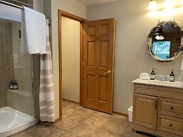 Gunflint Lodge & Outfitters