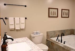 Gunflint Lodge & Outfitters