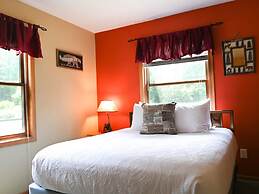 Gunflint Lodge & Outfitters