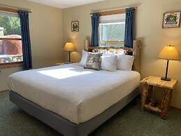 Gunflint Lodge & Outfitters