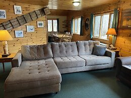 Gunflint Lodge & Outfitters