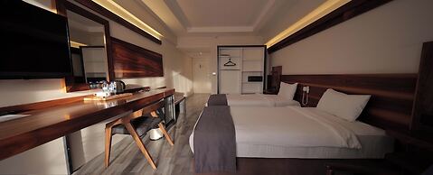 Karpalas City Hotel & Spa