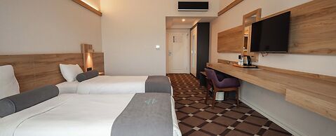 Karpalas City Hotel & Spa