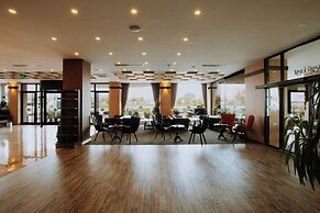 Karpalas City Hotel & Spa