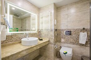 Karpalas City Hotel & Spa