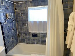 Taos Goji Farm & Eco-Lodge Retreat