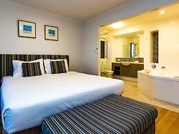 Shoreline Apartments