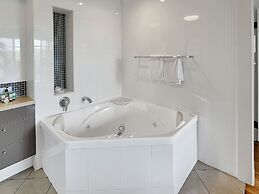 Shoreline Apartments