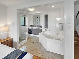 Shoreline Apartments