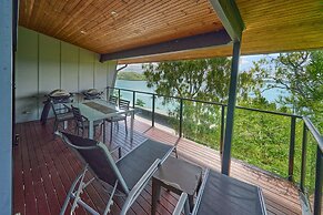 Shoreline Apartments