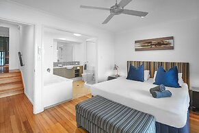 Shoreline Apartments