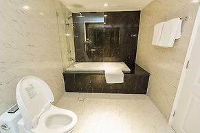 State Tower Silom By Haloth