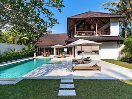 Villa Candi Kecil Empat by Villa Finder