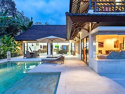 Villa Candi Kecil Empat by Villa Finder