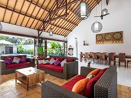 Villa Candi Kecil Empat by Villa Finder