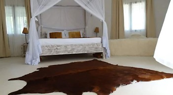 The Villa Luxury Suites Hotel