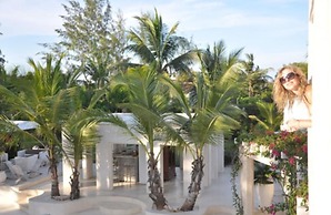 The Villa Luxury Suites Hotel