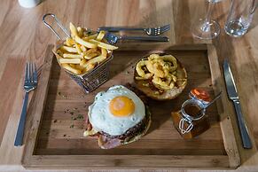 The Farmington Hotel