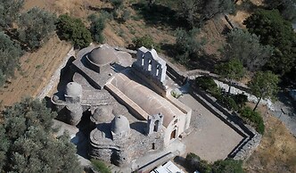 ELAIOLITHOS - Luxury Villa Suites - Adults Only