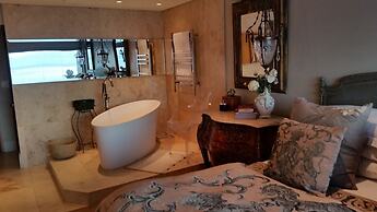 Clifton Spectacular Ocean View Apartment