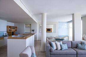 Bay Reflections - Luxury Serviced Apartments
