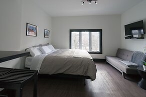 Applewood Suites - Queen West Studio