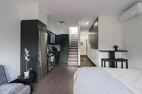 Applewood Suites - Queen West Studio