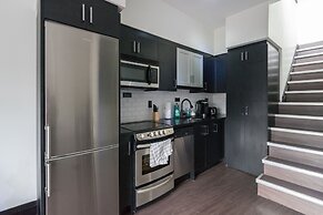 Applewood Suites - Queen West Studio